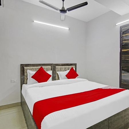 Hotel Green Olive Нью-Дели Экстерьер фото