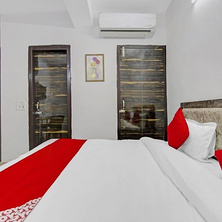 Hotel Green Olive Нью-Дели Экстерьер фото