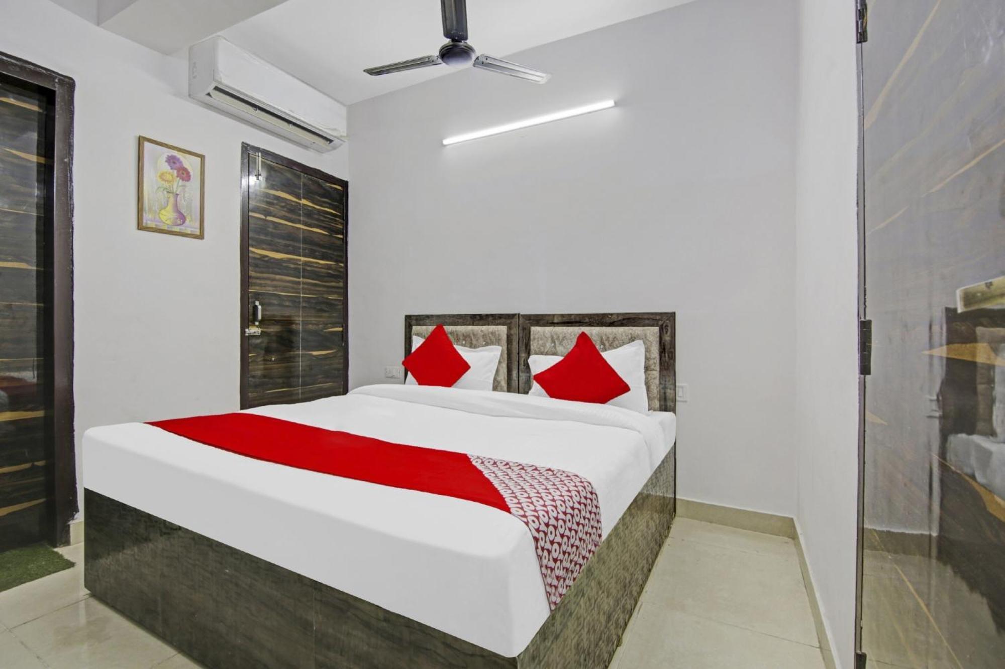 Hotel Green Olive Нью-Дели Экстерьер фото